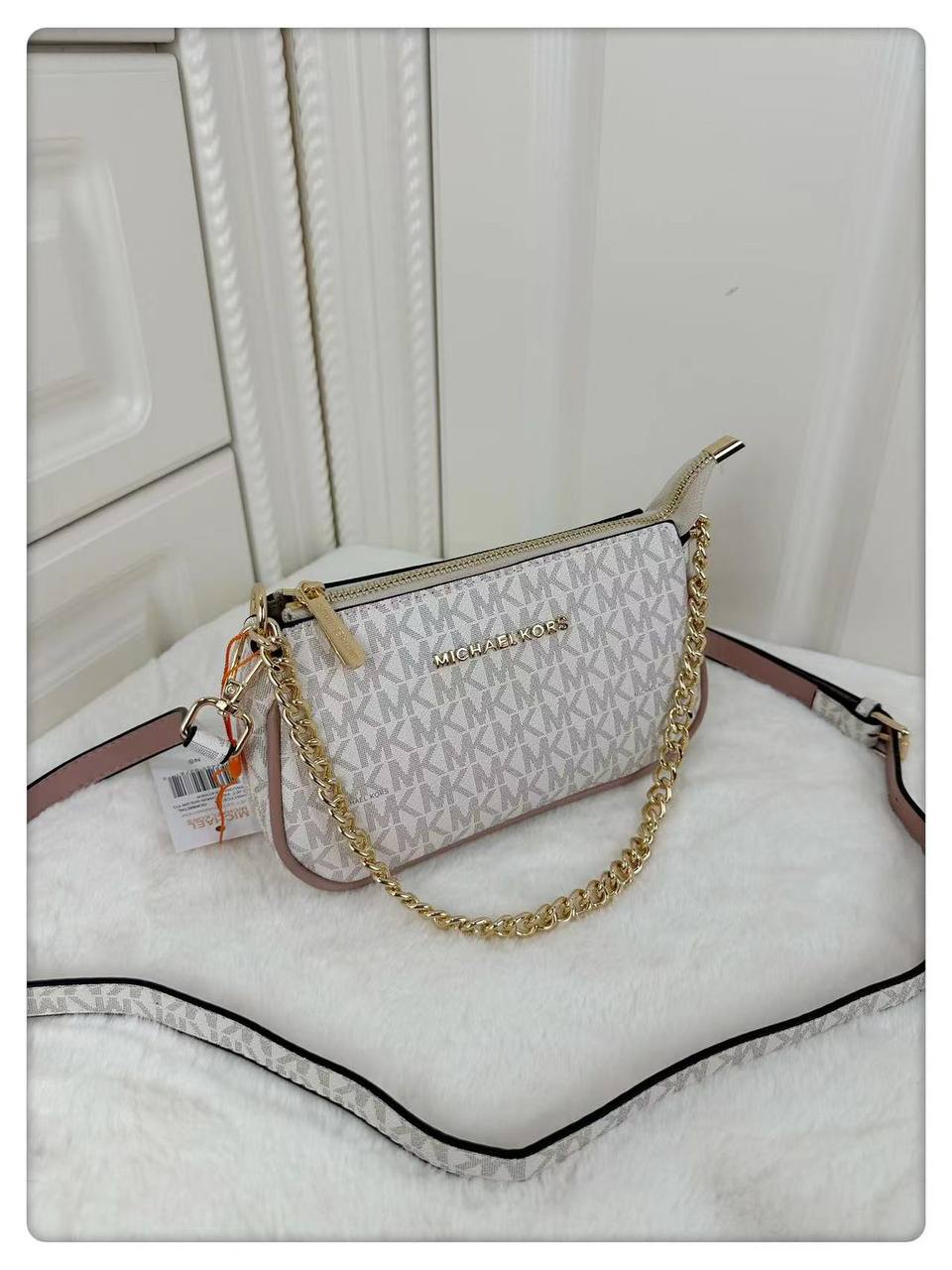 Mk  
with box 
🎁🎁🎁

90 dhs💓

Zain114
♥️♥️♥️