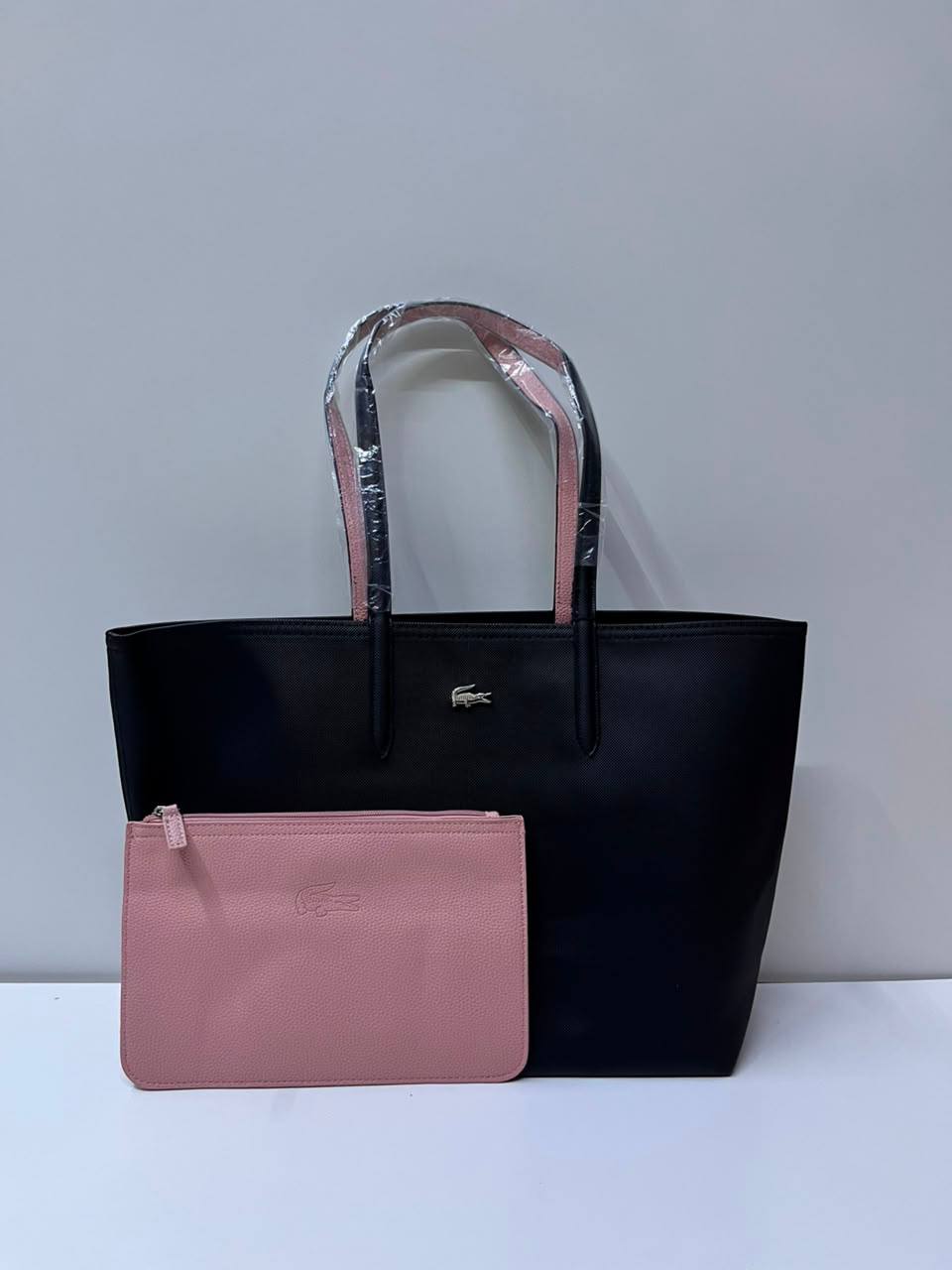 Lacoste 
75 dhs💓
size 47×13×28cm

Zain42
♥️♥️♥️