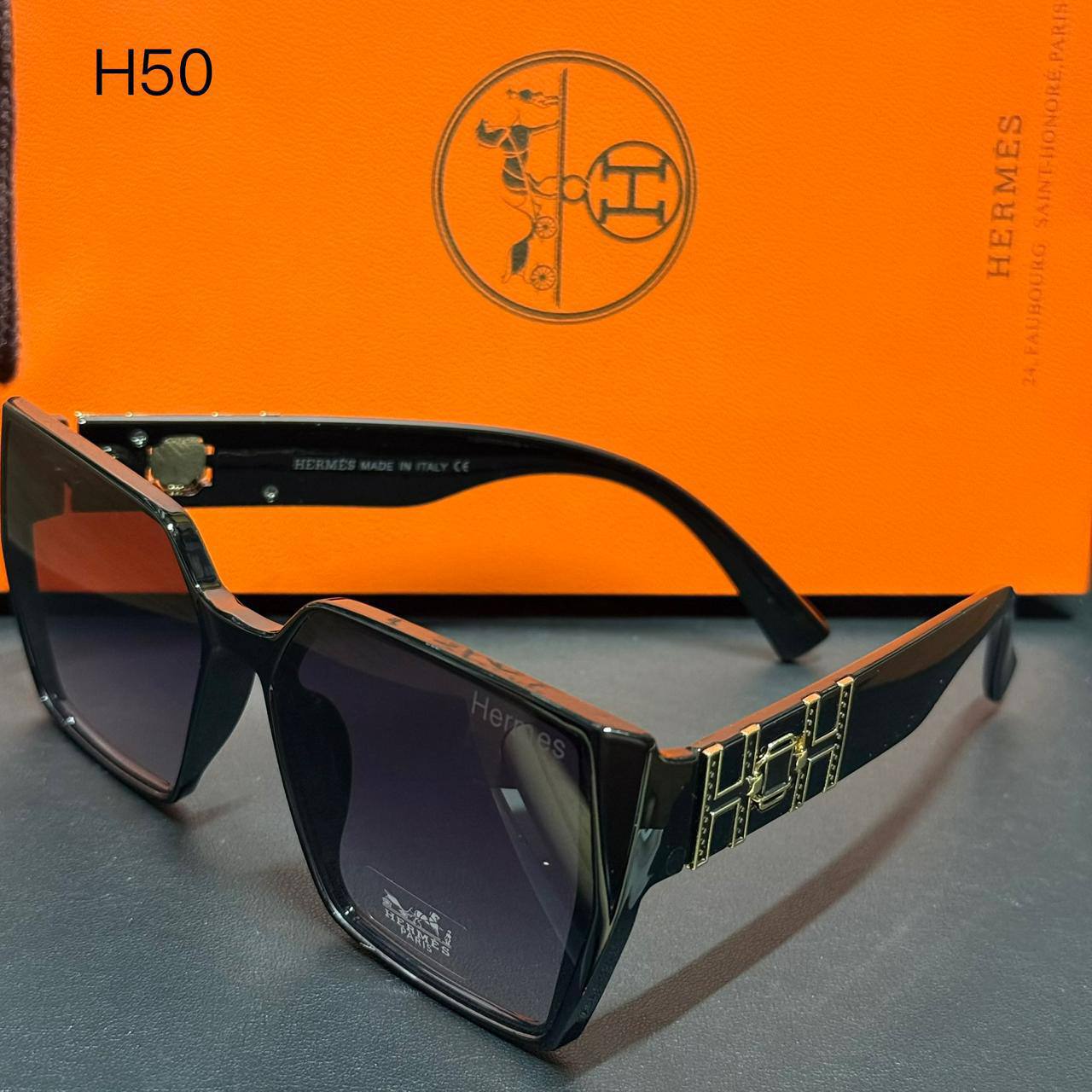 Hermes ❤️‍🔥*
Sunglasses 🕶️ 
Copy one❣️
good quality 💯
With master box 🗃️ 
50 dhs🪙🌨️

Zain216
♥️♥️♥️