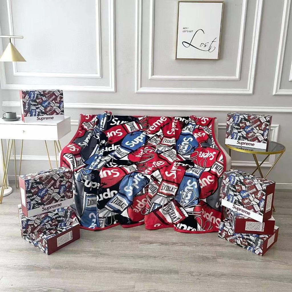 Master blanket 
Good quality 
Velvet 
Size 150*200
With boxes 🧳🧳🧳
45 dhs🪙💚

Zain99