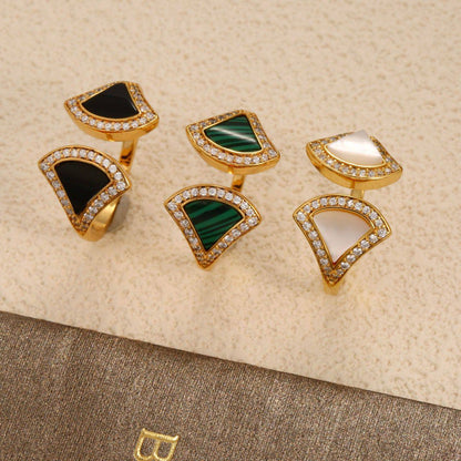 BVLGARI MASTER
Necklace 
Bracelet 
Earring
Ring 
With normal box 
150 dhs🪙💚 SET
With master box  
200 dhs🪙💚 SET

Zain89
♥️♥️♥️