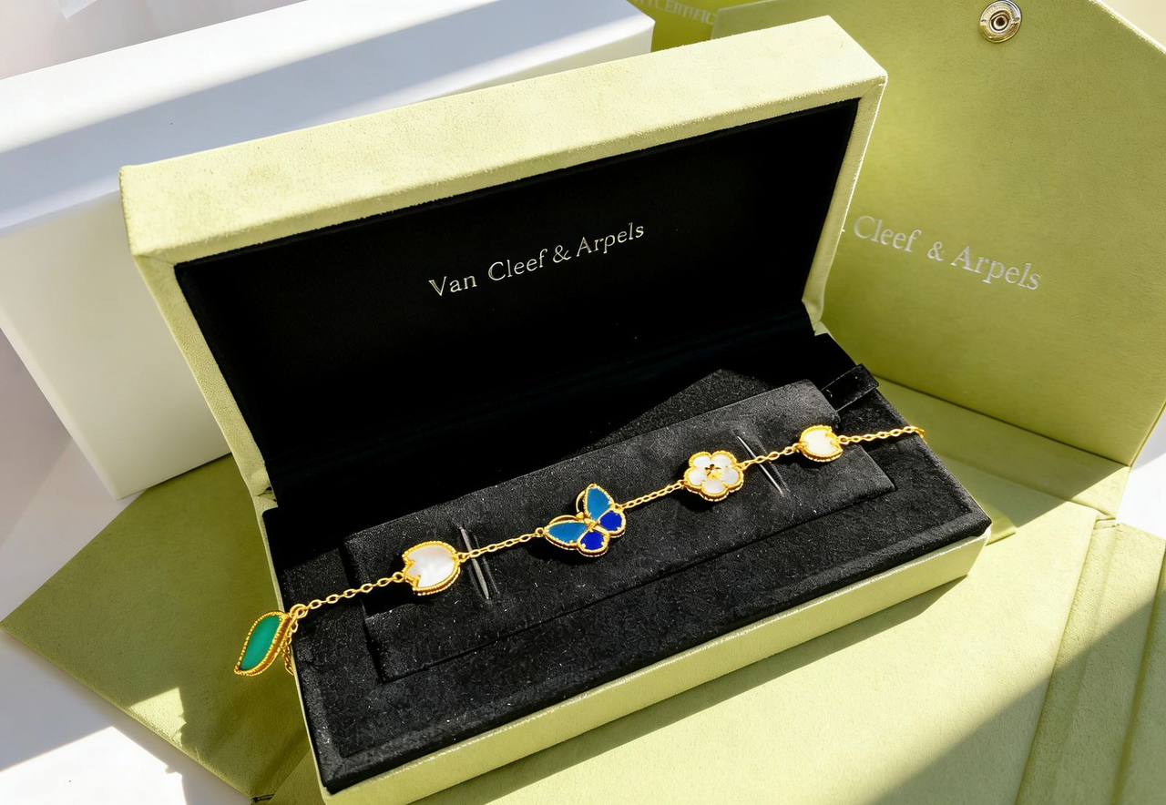 NEW VCA
MASTER QUALITY💫✨
NECKLACE 55 DHS✅
BRACELET 70 DHS✅
EARRINGS 65 DHS✅
BANGLE 90 DHS✅
BROOCH 90 DHS✅
RING 55 DHS✅
WITH SMALL BOX AND PAPER BAG🛍️🎁

Zain89
♥️♥️♥️