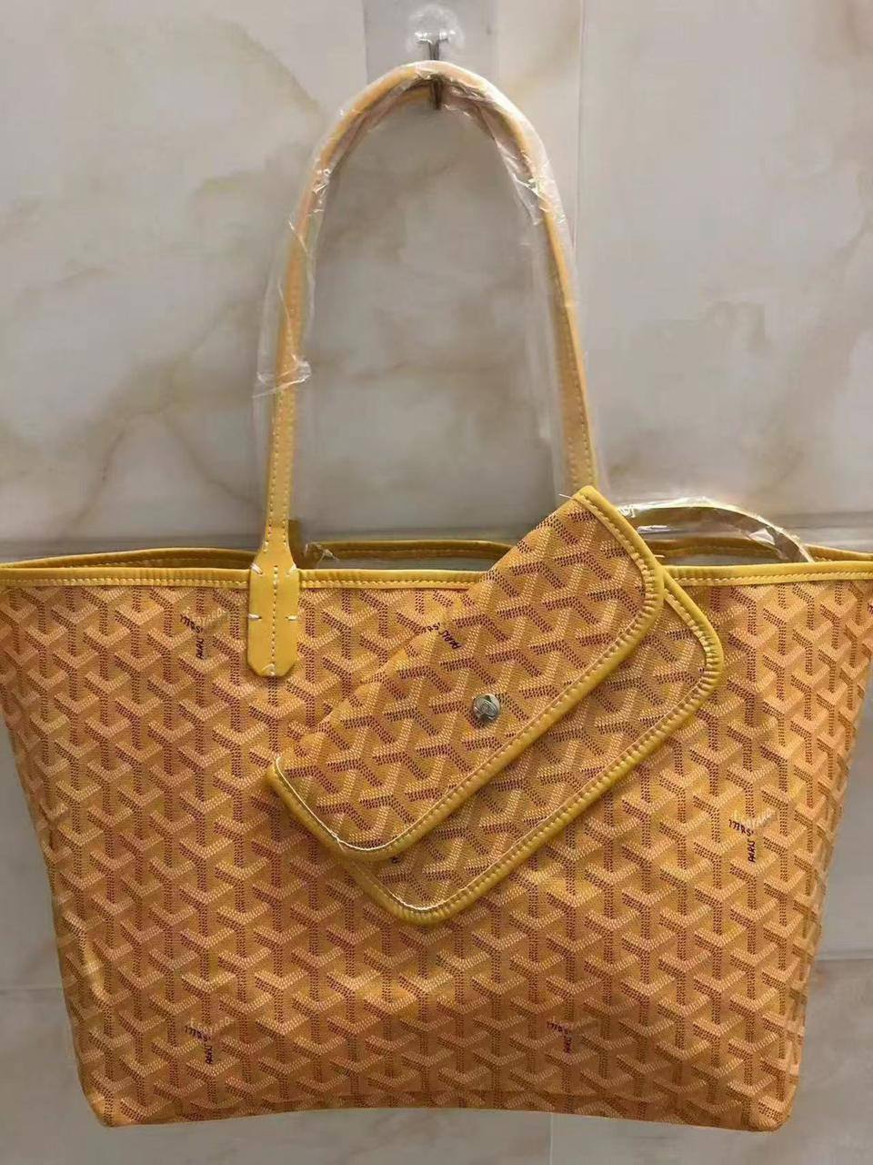 Goyard
85 dhs❤️

Zain143
♥️♥️♥️