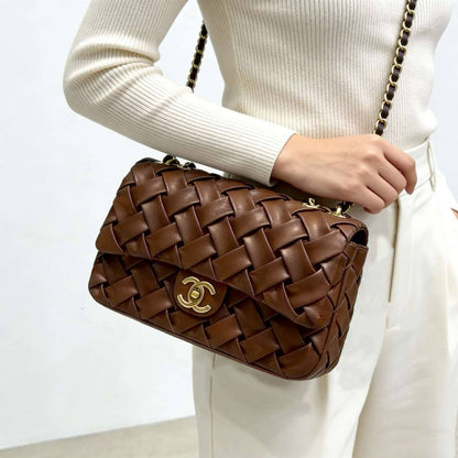 CHANEL 
COPY ONE 
WITH BOX 
140 dhs✅

Zain295
♥️♥️♥️