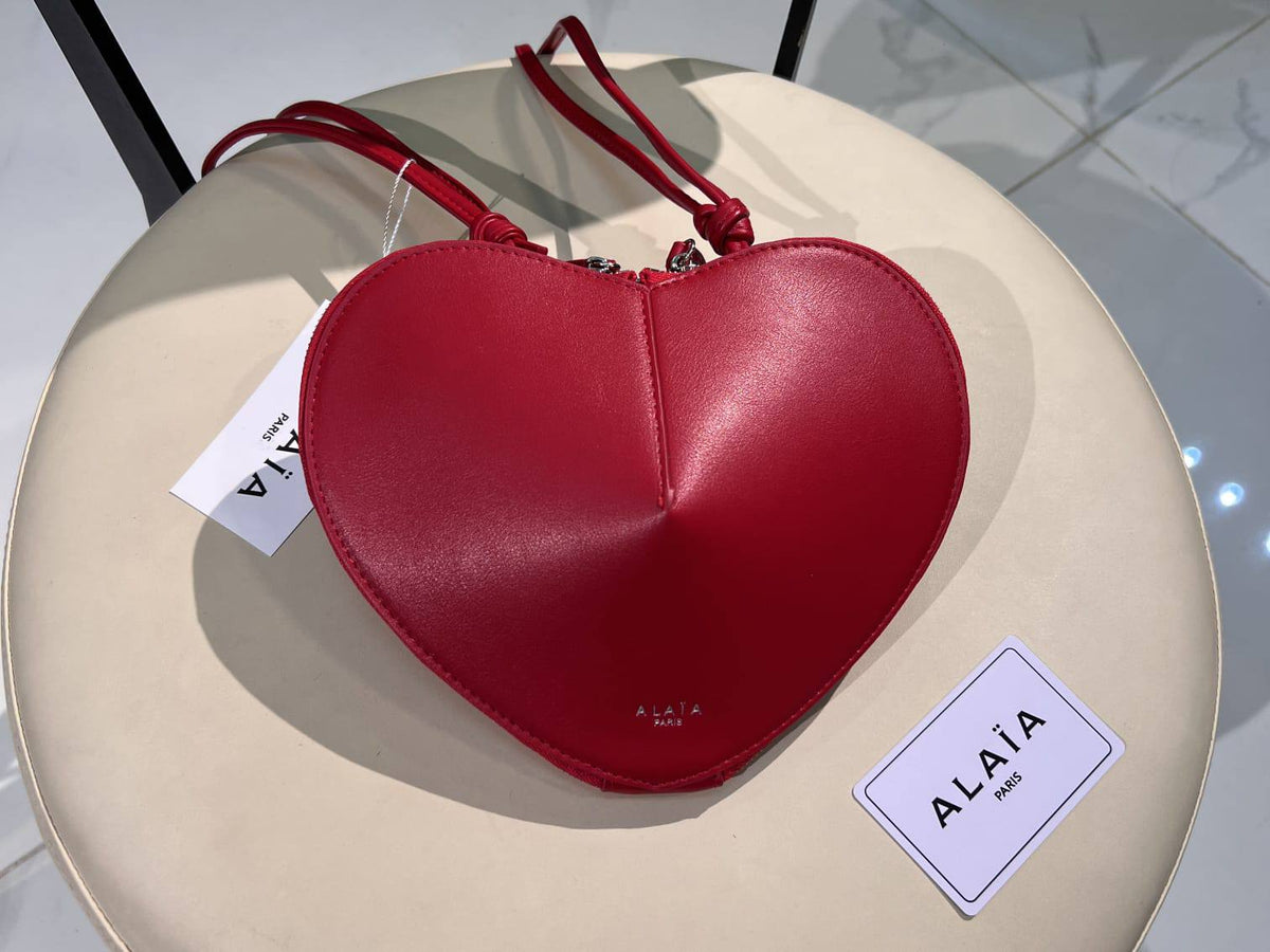 Alaia
100 dhs🇦🇪🇦🇪

with box
Zain26
♥️♥️♥️