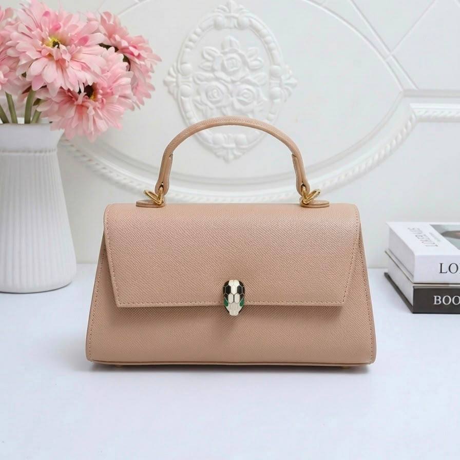 Bvlgari
High quality 
With box 
110 dhs🇦🇪🇦🇪

Zain136
♥️♥️♥️
