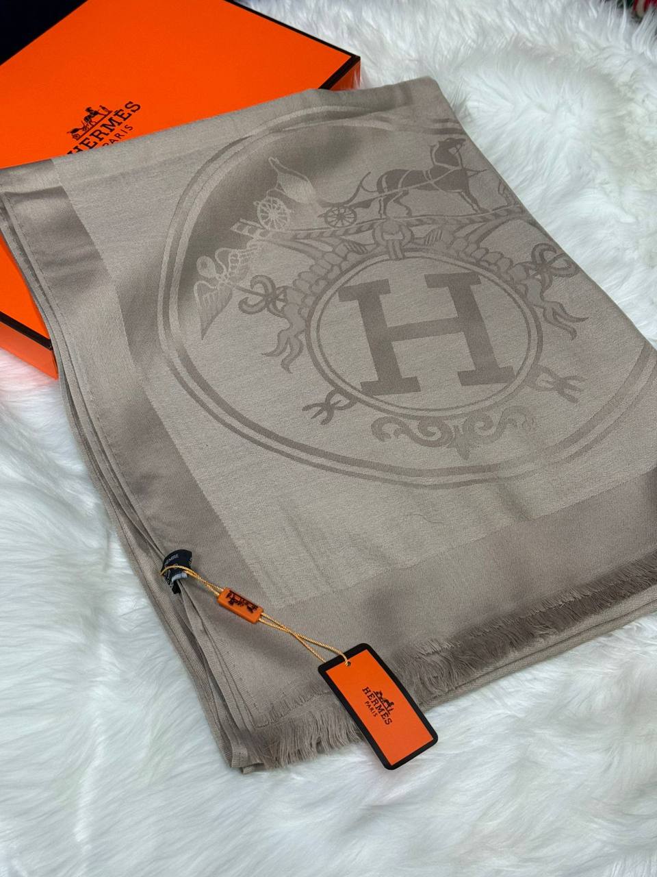 Scarf
Hermes
New cotton 
45 dhs✅

Zain93
♥️♥️♥️