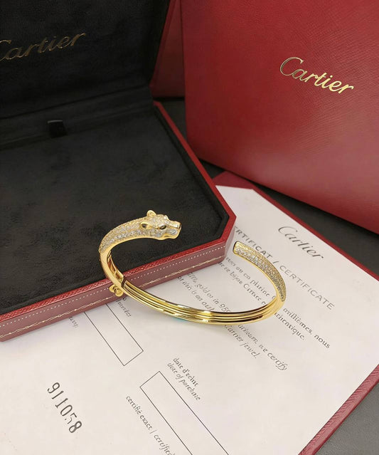 MASTER CARTIER 
BANGLE💫💫💫
65 DHS💓✨
WITH NORMAL CARTIER BOX 🎁
AND PAPER BAG🎁🛍️

Zain89
♥️♥️♥️