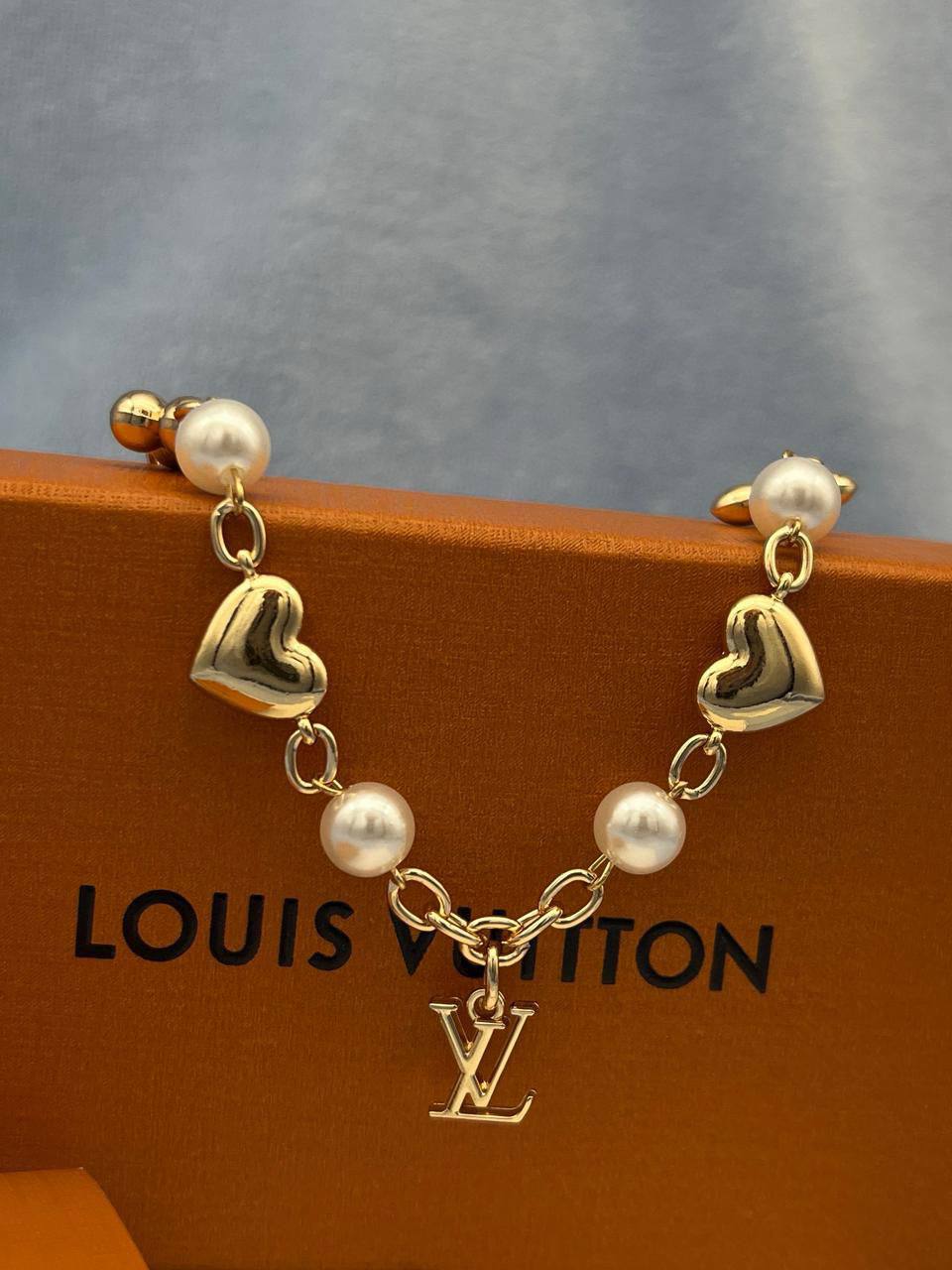 Louis Vuitton 🦋*
Bag charms ❤️‍🔥
Master quality 💯
With normal boxes 📦 
45 dhs🪙🖤
With master box 🗃️ 
60 dhs🪙🖤

Zain216
♥️♥️♥️