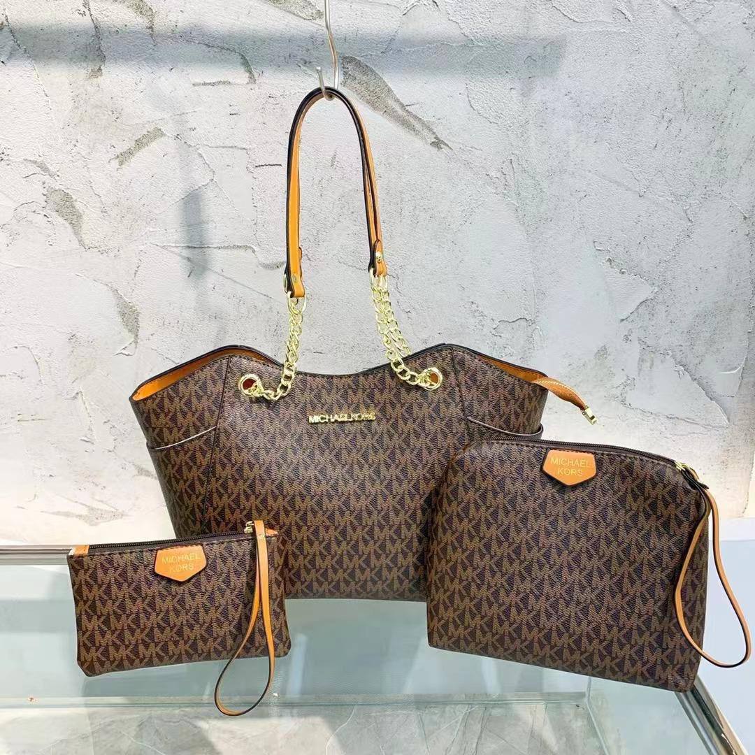 MK Tote
Size : 45 ~ 38 * 27 cm
80 dhs🪙💕

Zain115
♥️♥️♥️