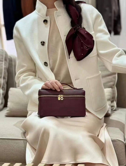 Loro Piana
85 dhs❣️
SIZE：16cm
With the box
🎁🎁🎁

Zain35
♥️♥️♥️
