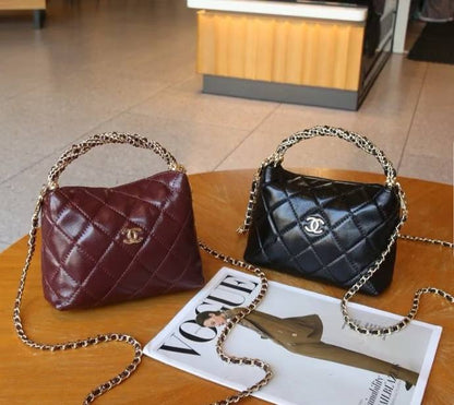 Chanel
100 dhs✅
Good  quality
Size:19cm
with box
🎁🎁🎁

Zain74
♥️♥️♥️