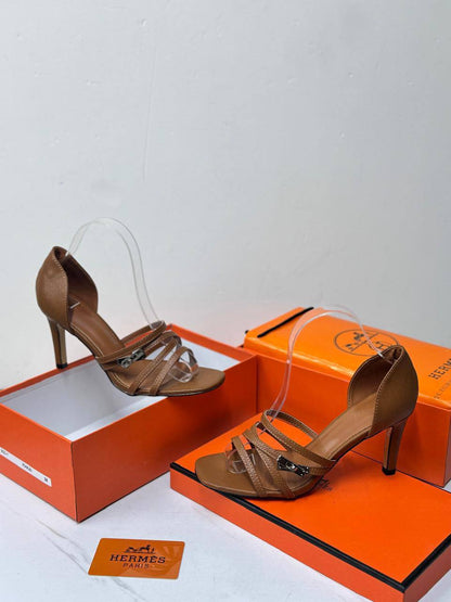 𝐇𝐄𝐑𝐌𝐄𝐒 𝐍𝐄𝐖 𝐒𝐀𝐍𝐃𝐀𝐋 𝟕𝐂𝐌
💯𝙃𝙞𝙜𝙝 𝙌𝙪𝙖𝙡𝙞𝙩𝙮
Size 36-37-38-39-40-41
110 dhs🌺

Zain86
♥️♥️♥️