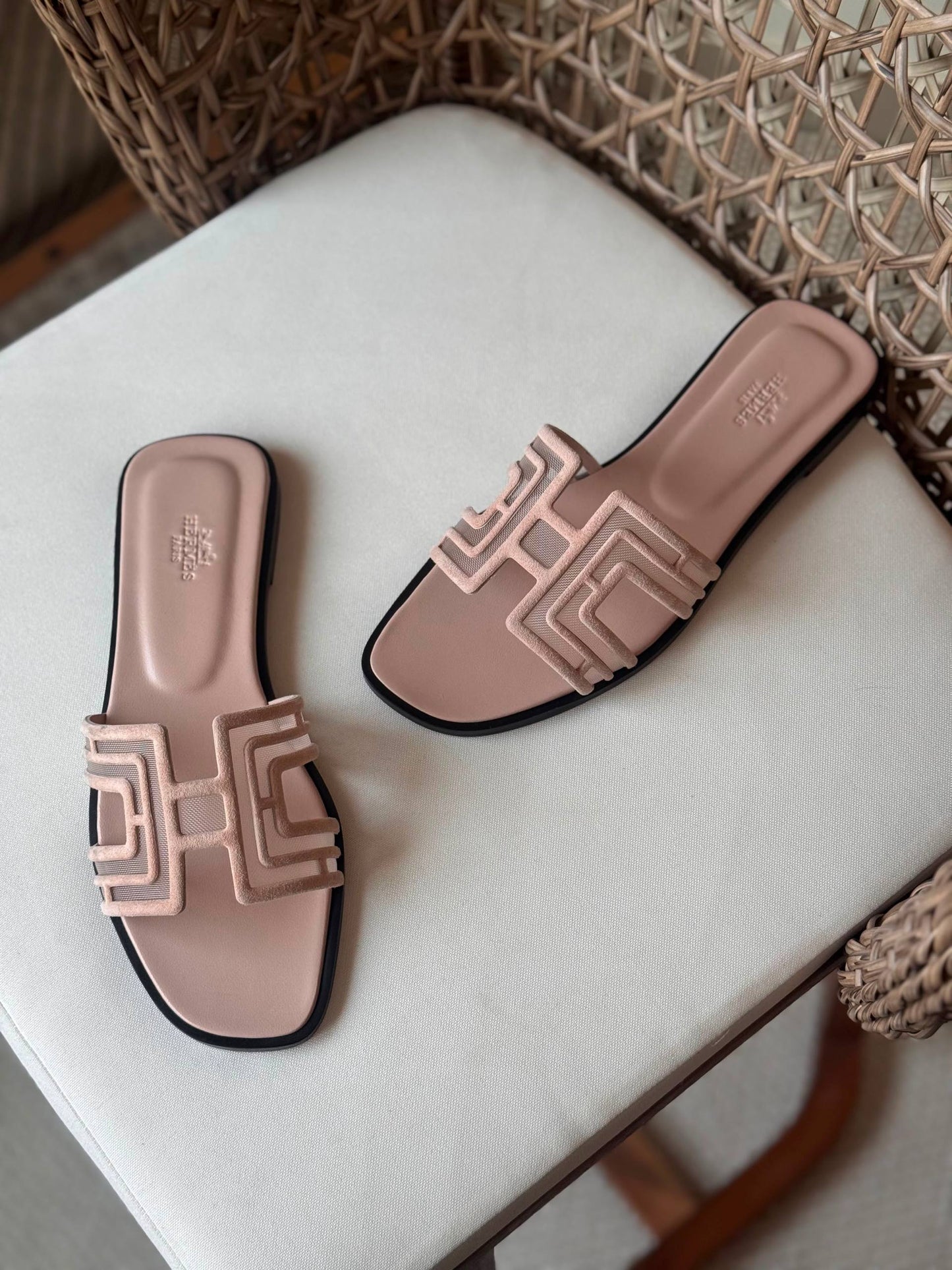 HERMES 
✨ Collection
👠 36–41
💎 Premium Quality
🔥 Super Master
450 dhs✅

Zain198
♥️♥️♥️