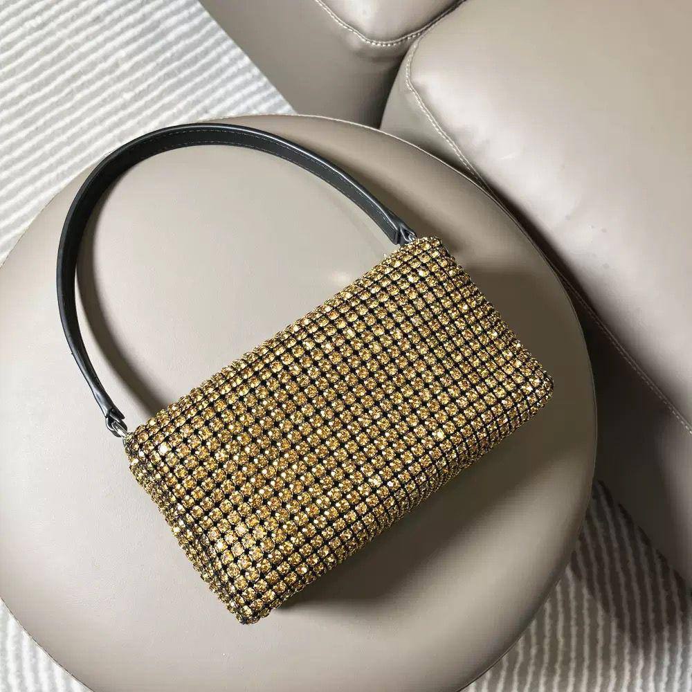 🎉 Offer 🎊 Harrods / Wang
good quality 
Size: 29 ~ 18 *15 cm
50 dhs🪙🖤
Limit Stock

Zain115
♥️♥️♥️