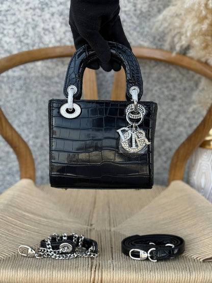 DIOR
17cm
340 dhs🗽
Top quality 
With box🎁

Zain167