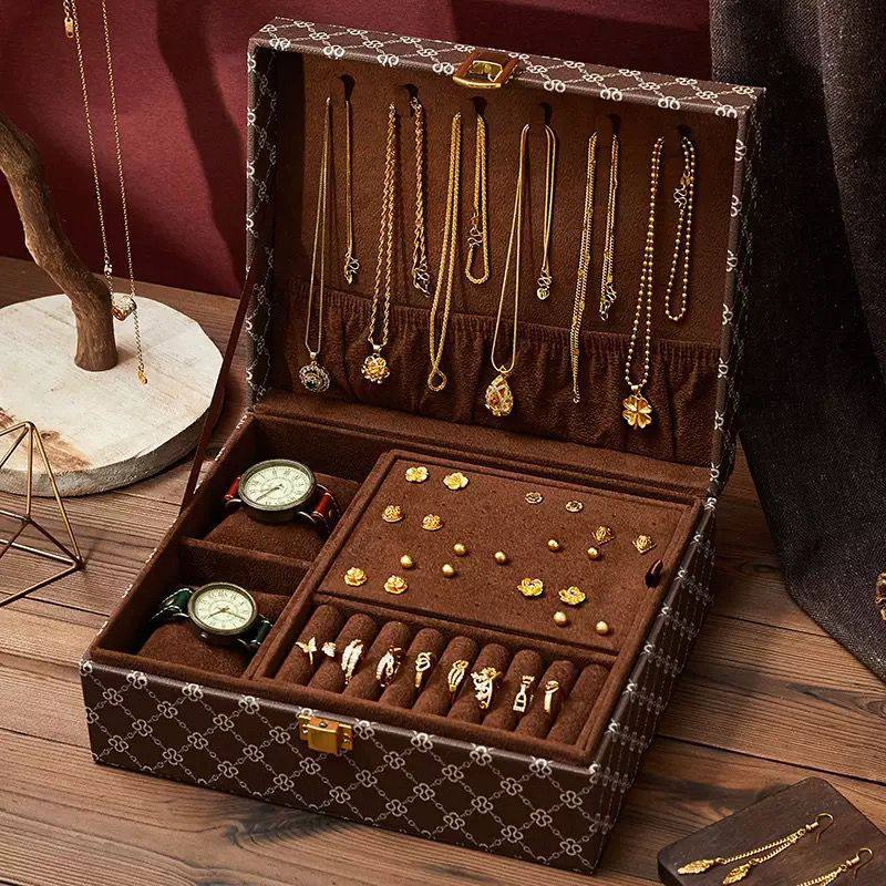 Jewelry boxes are now on sale , limited stock, good quality 
120 dhs🪙💚

Zain39
♥️♥️♥️