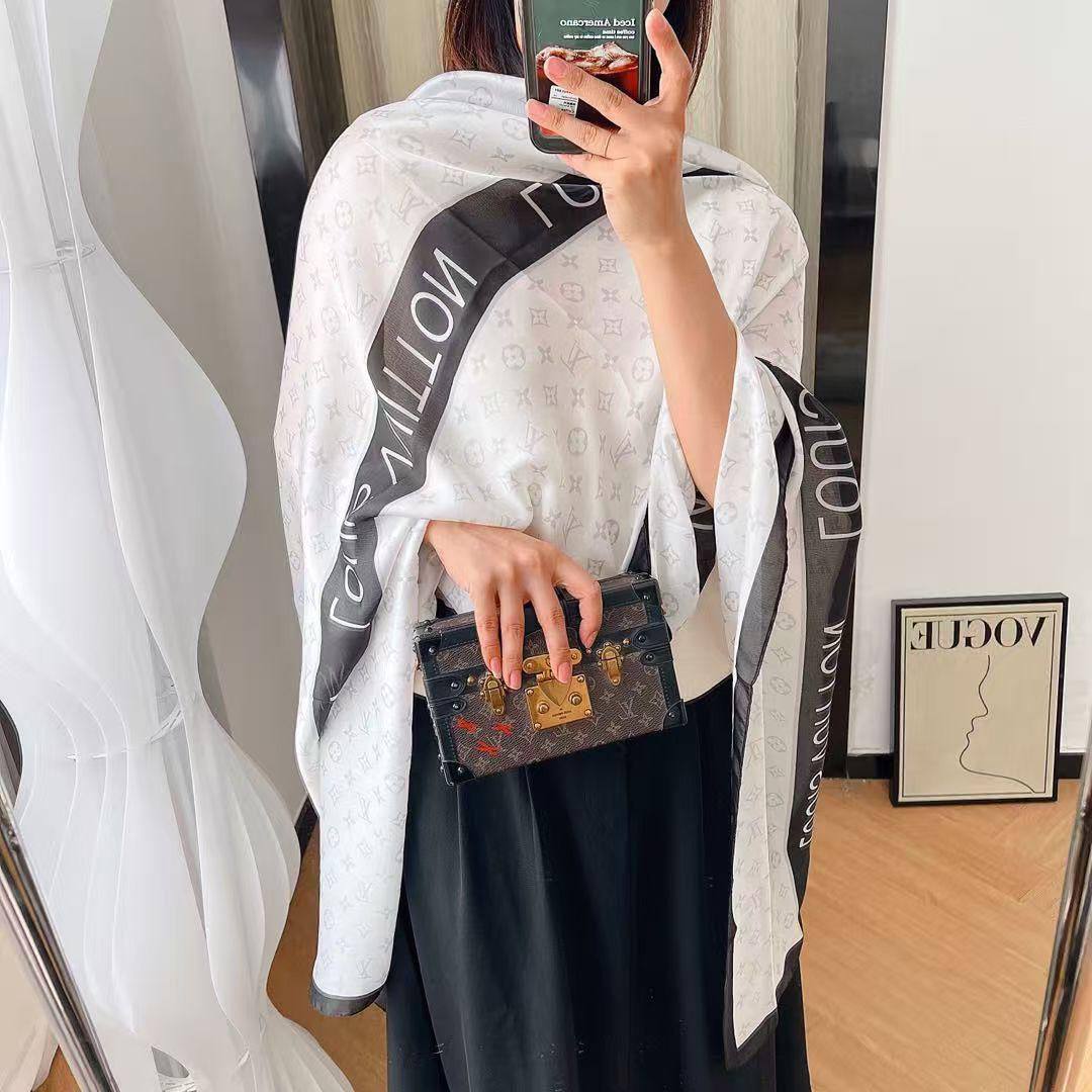Silk scarf 
40 dhs❣️

Zain93
♥️♥️♥️