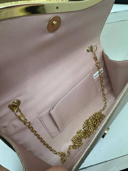 Wedding clutch bag 💃💃💃
Good quality 
Size: 25 * 11 cm
40 dhs🇦🇪

Zain115
♥️♥️♥️