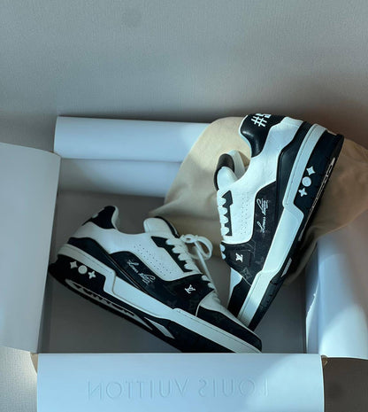 LOUIS VUITTON 
SUPER MASTER 
40-46
600 dhs🪙🖤

Zain43
♥️♥️♥️