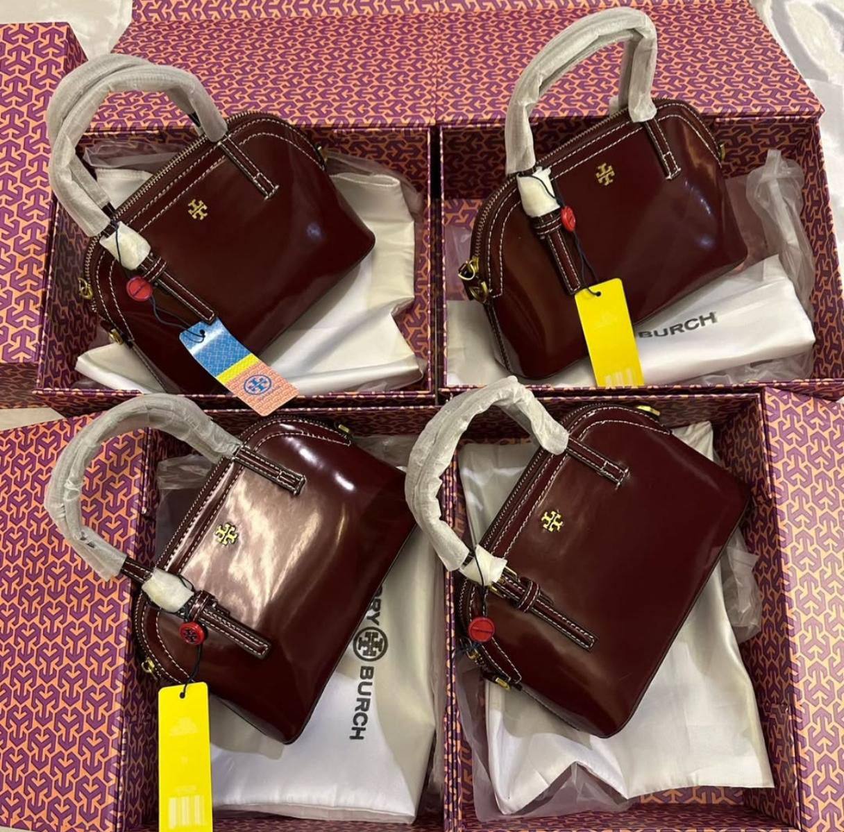 Tory Burch

90 dhs✅

with box
🎁🎁🎁

Zain07
♥️♥️♥️