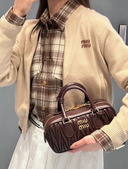 MIU MIU 

NEW CAME 
HIGH QUALITY 

WITH BOX 
115 dhs🇦🇪🇦🇪

Zain39
♥️♥️♥️