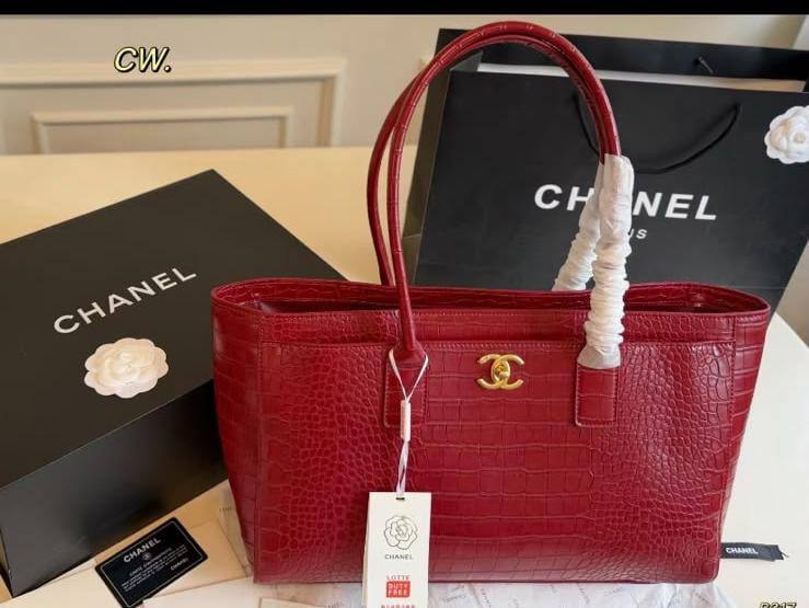Chanel 26S  Shopping Bag Crocodile embossed calfskin
with gold hardware
Master quality 
39cm with box
330 dhs🇦🇪🇦🇪

Zain95
♥️♥️♥️