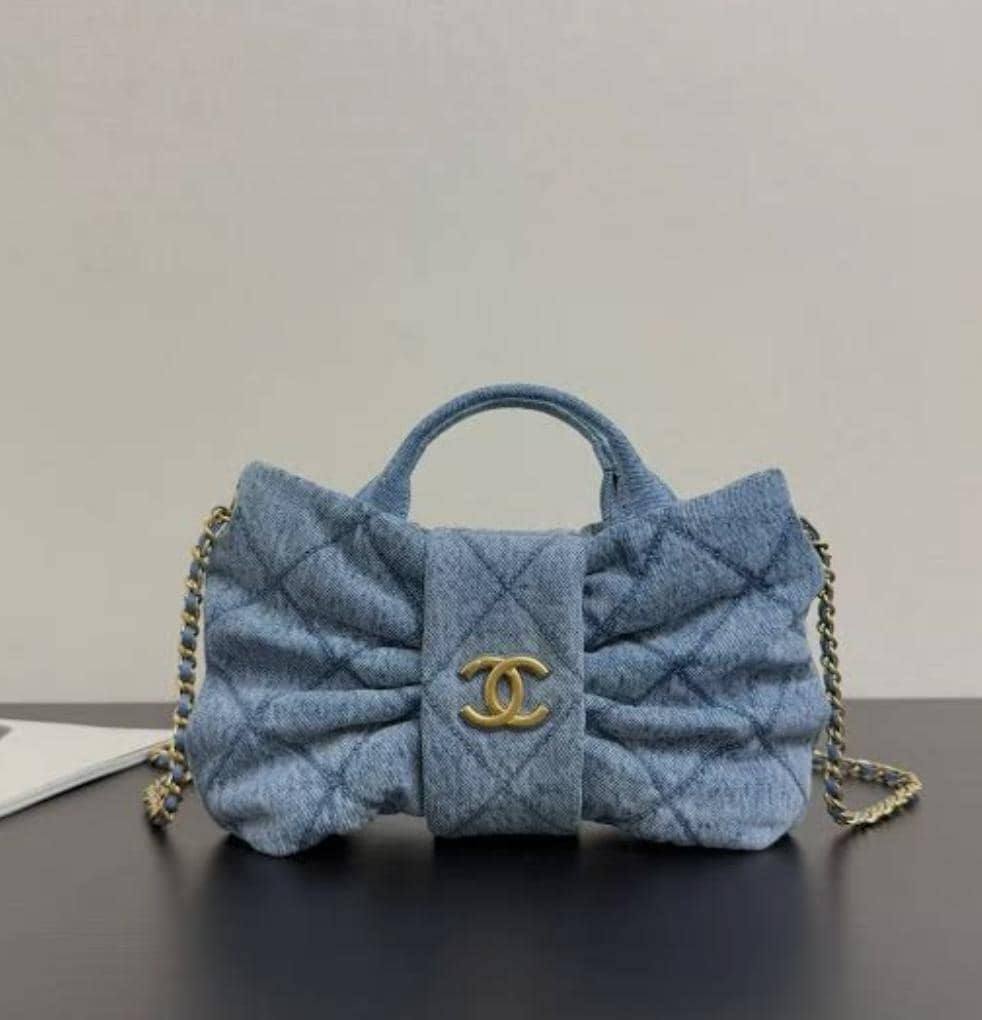 Chanel Mini Bow Bag
Master quality
22cm 

with double box🎁

230 dhs🪙💕

Zain95
♥️♥️♥️