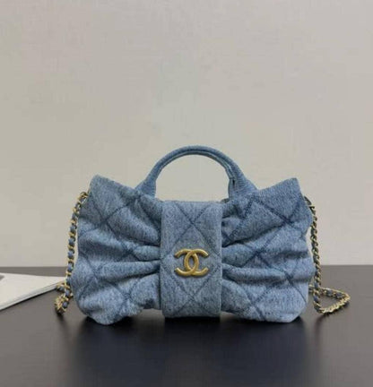 Chanel Mini Bow Bag
Master quality
22cm 

with double box🎁

230 dhs🪙💕

Zain95
♥️♥️♥️