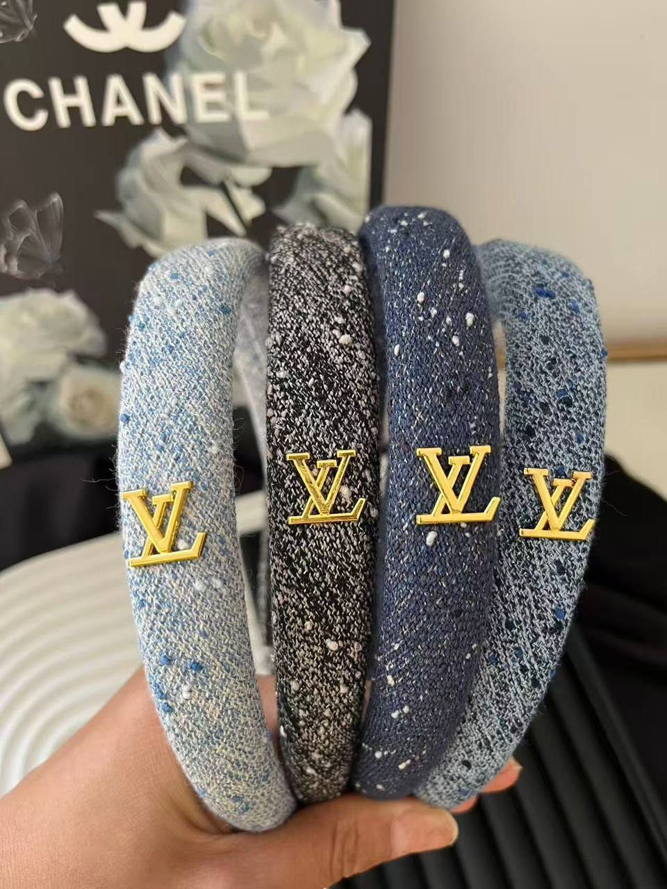 Headband ❤️‍🔥*
good quality 💯
20 dhs🪙🌨️

With boxes 🗃️ 
35 dhs🪙🌨️

Zain216
♥️♥️♥️