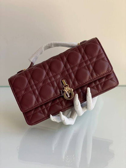 Dior

95 dhs🇦🇪🇦🇪

With box
22 cm

Zain219
♥️♥️♥️