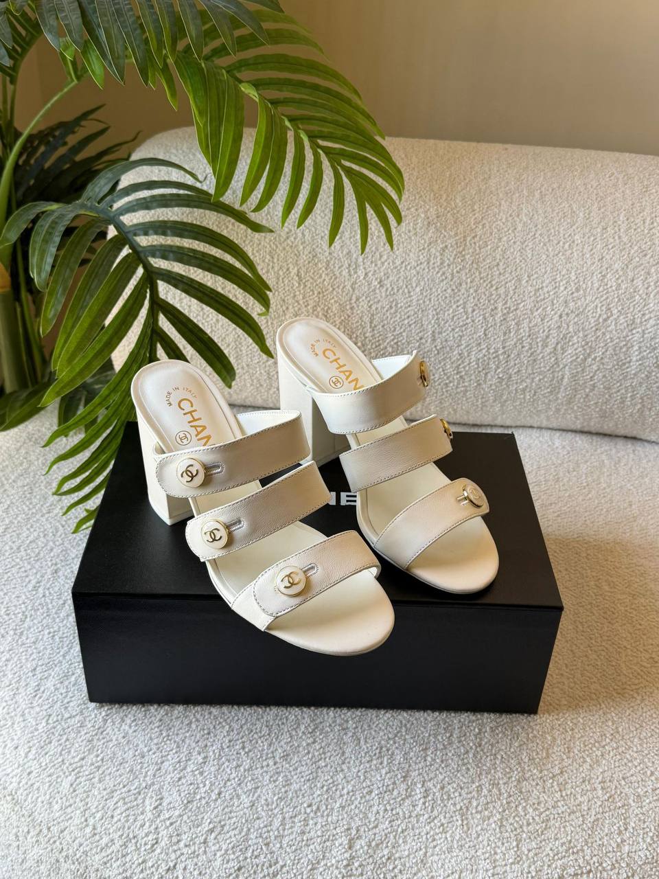 CHANEL 
SuperMaster Quality 💯
450 dhs✅
Size: 36-41💥

Zain171
♥️♥️♥️