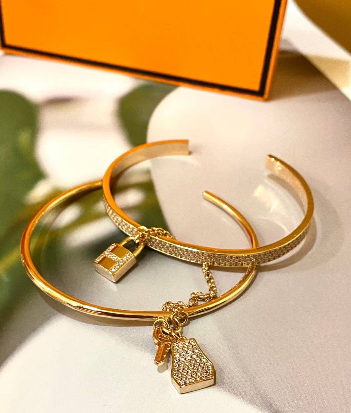 HERMES
Bangles 
Free size 🍃
Master
With normal box 🎁
100 dhs🇦🇪🇦🇪


With master box 🎁
110 dhs🇦🇪🇦🇪

Zain263
♥️♥️♥️