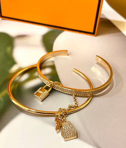 HERMES
Bangles 
Free size 🍃
Master
With normal box 🎁
100 dhs🇦🇪🇦🇪


With master box 🎁
110 dhs🇦🇪🇦🇪

Zain263
♥️♥️♥️
