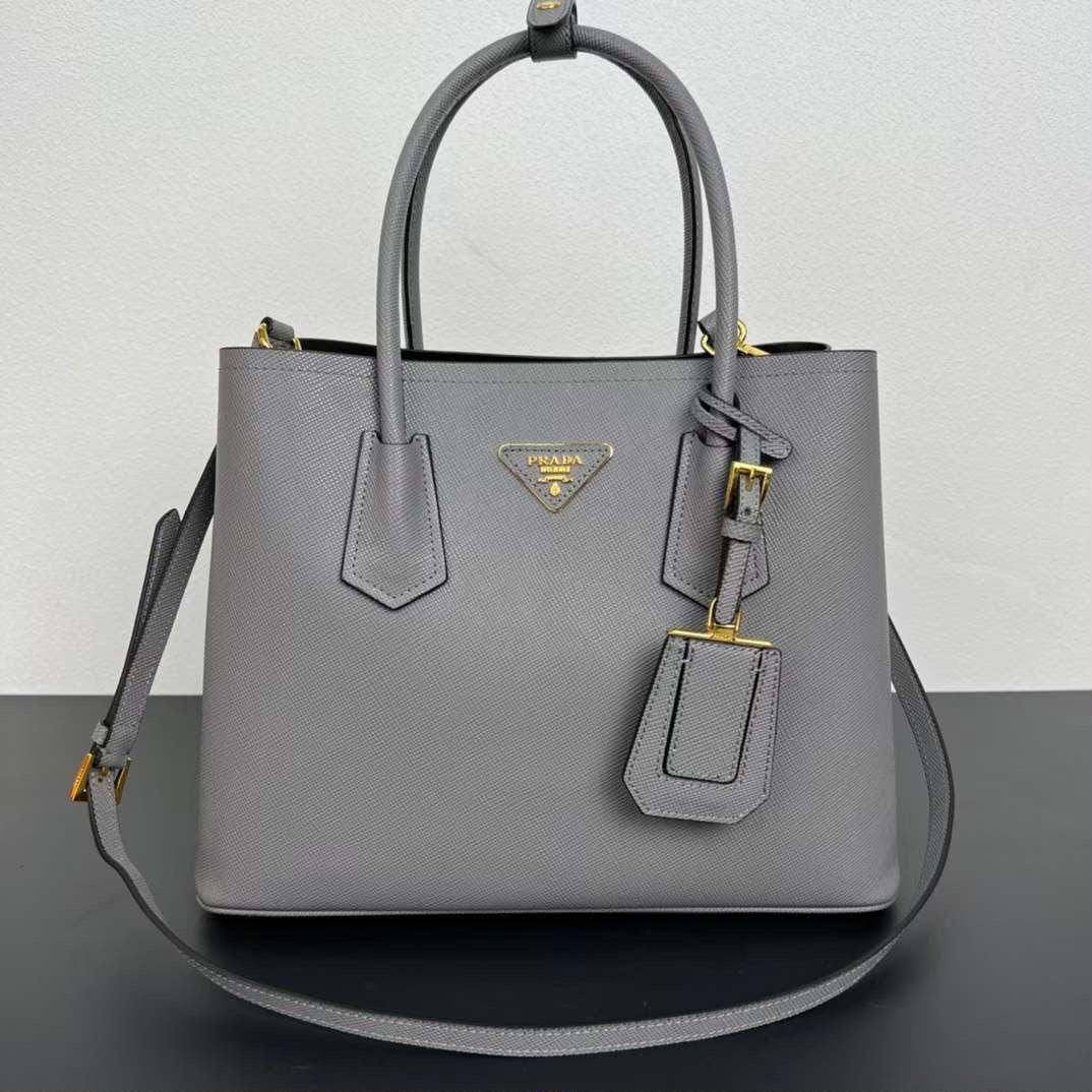 Prada

350 dhs🇦🇪🇦🇪

Zain153
♥️♥️♥️