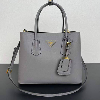 Prada

350 dhs🇦🇪🇦🇪

Zain153
♥️♥️♥️