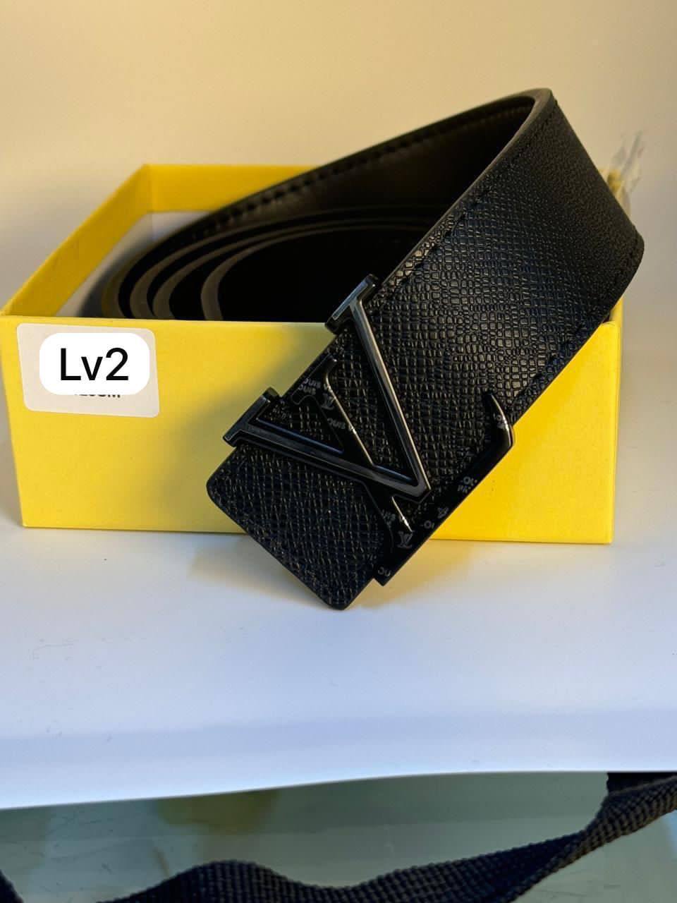 LV Belt

With box 
🎁🎁🎁

40 dhs🪙💕

Zain93
♥️♥️♥️