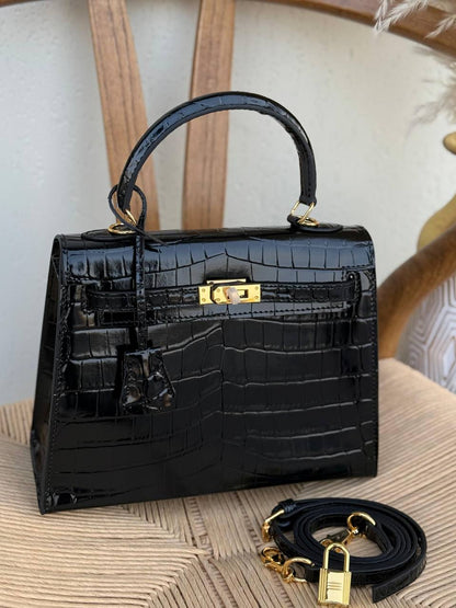 HERMES
25cm
380 dhs✅
Top quality 
With box🎁

Zain167
♥️♥️♥️
