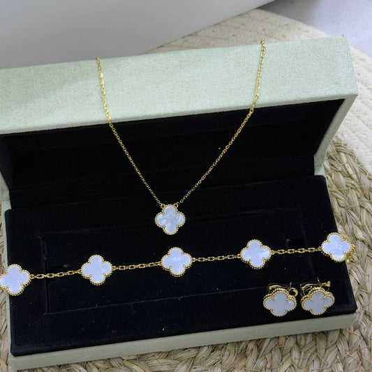 VCA SAT🔥*
Necklace 🍁
Earring✨
Bracelet 🦋
Master quality 💯
With normal boxes 🗃️ 
170 dhs🪙🌨️
With master box 📦 
220 dhs🪙🌨️

Zain216
♥️♥️♥️