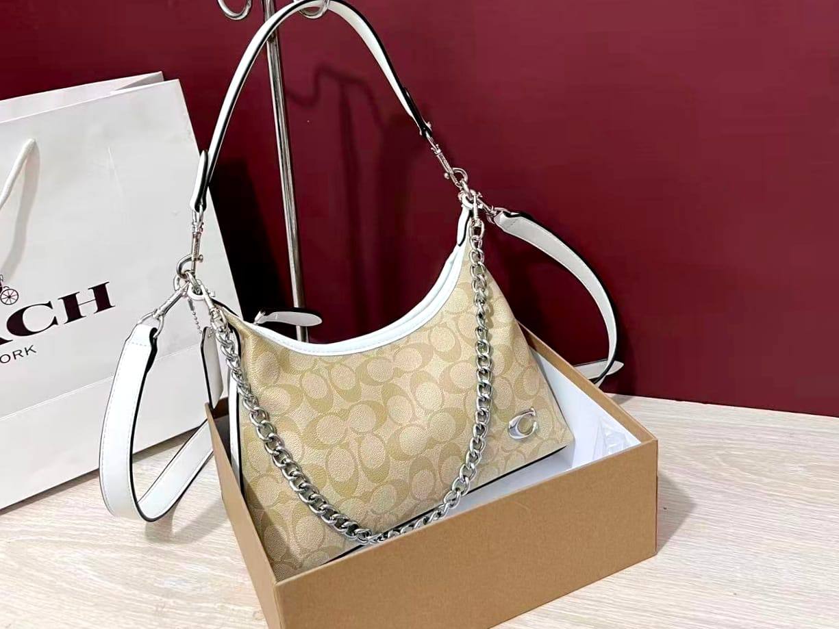 Coach
85 dhs🪙💚

with box
🎁🎁🎁

size 25cm

Zain26
♥️♥️♥️
