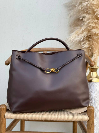 BOTTEGA VENETA
42cm
510 dhs💓
Top quality

Zain167
♥️♥️♥️