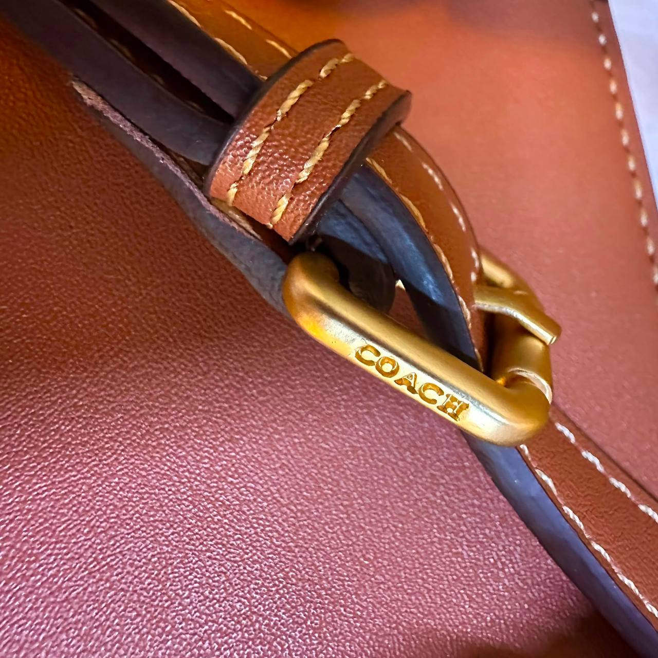 COACH  
MACK UP BOX 
HIGH QUALITY 
WITH BOX 
110 dhs💓

Zain295
♥️♥️♥️