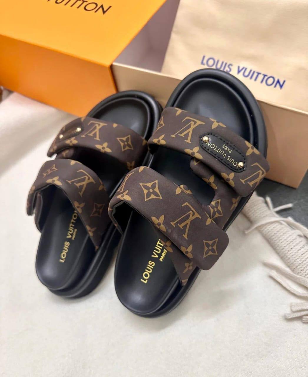 LV SLIPPER 
GOOD QUALITY 
110 dhs🪙🌨️
Size 36 TO 41

Zain40
♥️♥️♥️