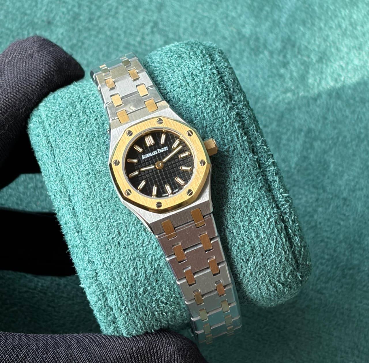 Ap watch for ladies 
good quality 
290 dhs
 (size 23mm )

Zain59
♥️♥️♥️