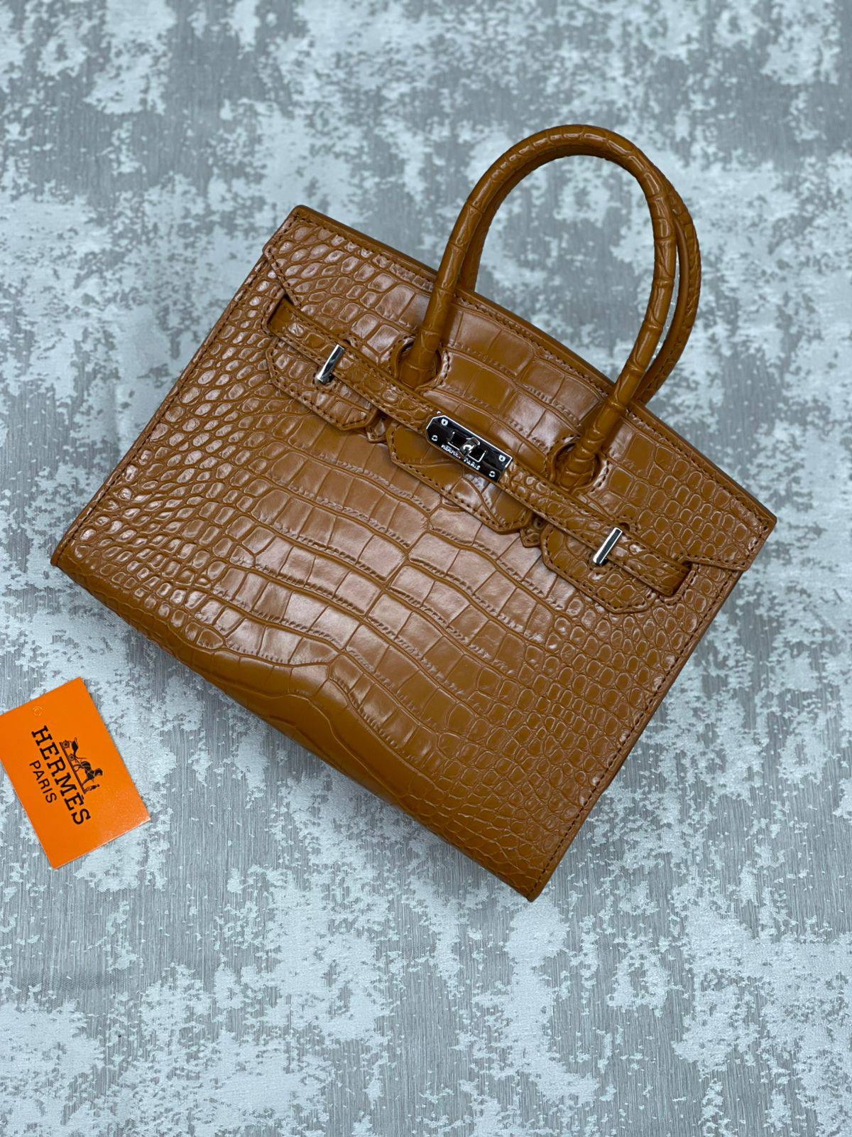 Hermes
115 dhs❣️
Size 25 cm.

Zain175
♥️♥️♥️