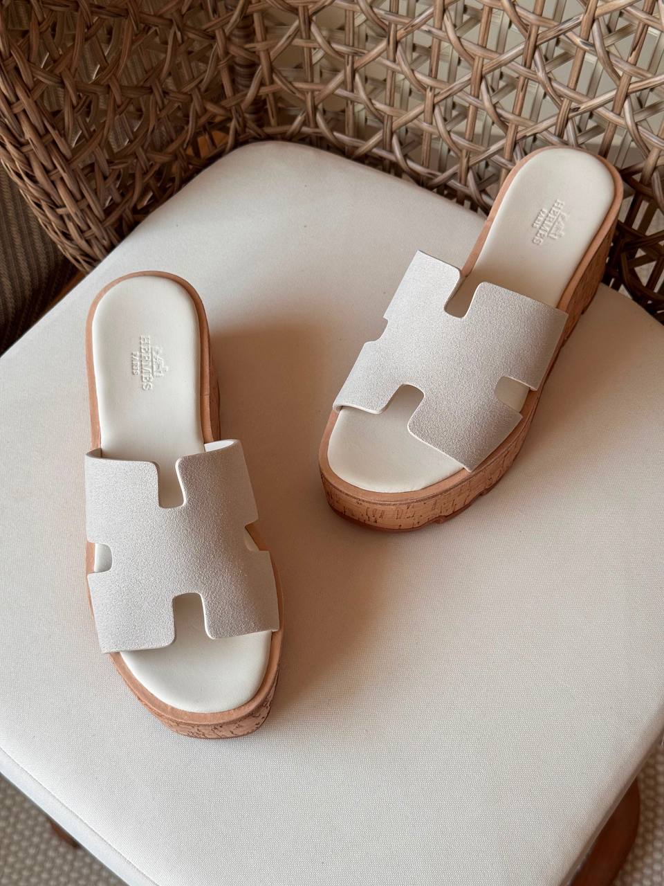 HERMES 
✨ Collection
👠 36–41
💎 Premium Quality
🔥 Super Master
450 dhs🇦🇪🇦🇪

Zain198
♥️♥️♥️