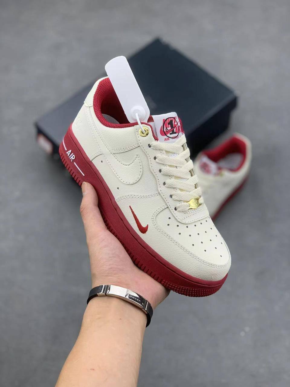 NIKE
40 to 45 size
95 dhs🪙🌨️

Zain27
♥️♥️♥️