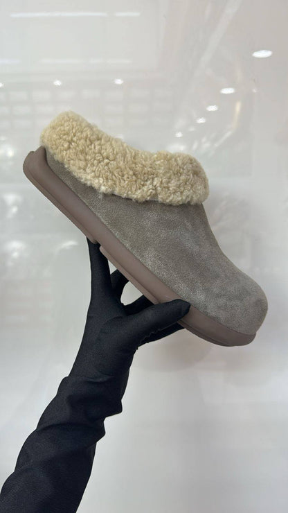 UGG
SIZE  ……… 36-42
QUALITY……MASTER
250 dhs🪙🌨️

Zain119
♥️♥️♥️