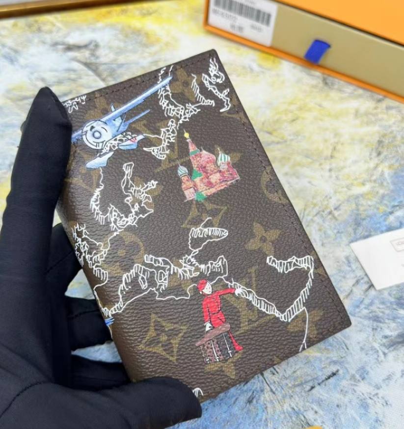 LV - Goyard
Master Quality
Passport Cover 
105 dhs✅

Zain33
♥️♥️♥️