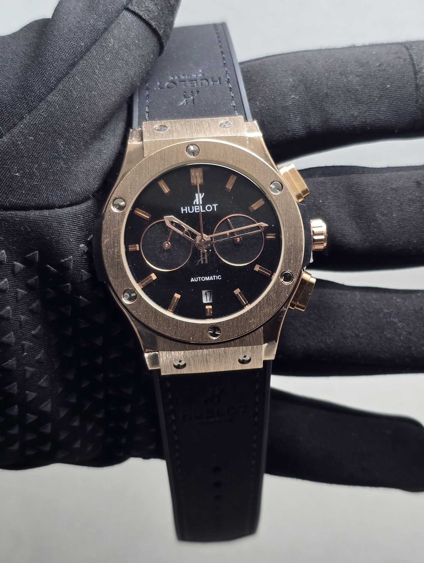 Hublot men
*Chronograph working*
90 dhs🗽

Zain29
♥️♥️♥️
